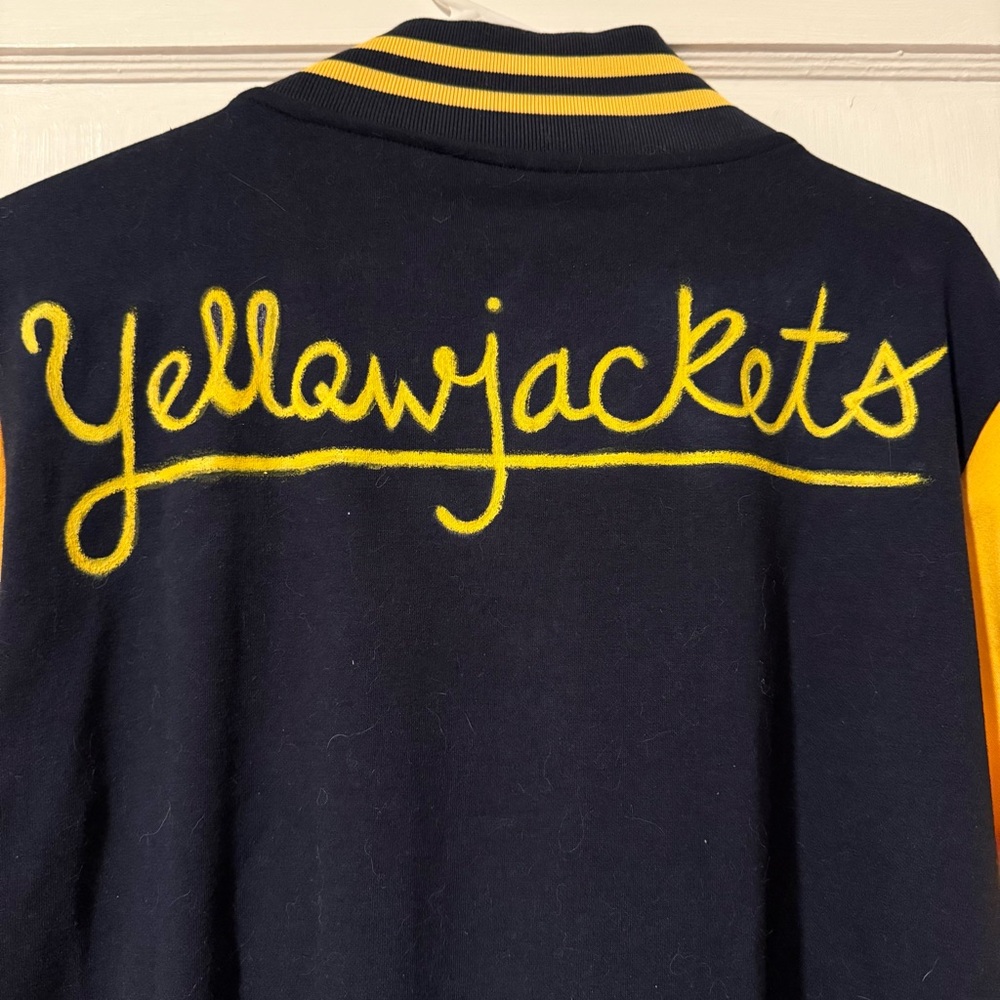 Full Yellowjackets Halloween Costume 🐝 - Picture 3 of 16